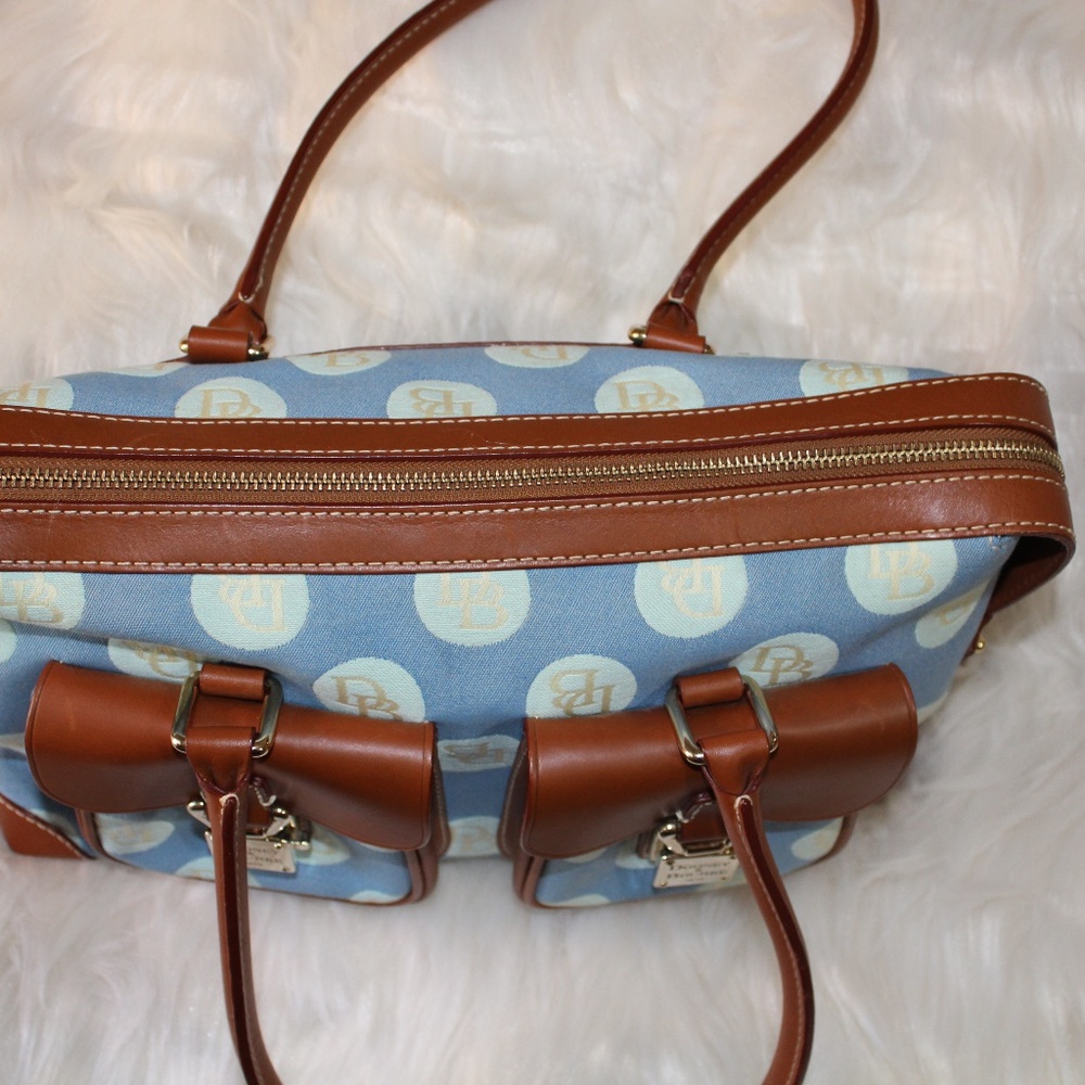 ** Host Pick 11/11!! 🥳 Classic Dooney & Bourke double pocket jacquard bag - Picture 5 of 13